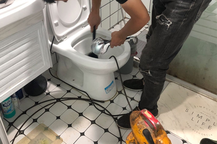 芮城疏通下水道